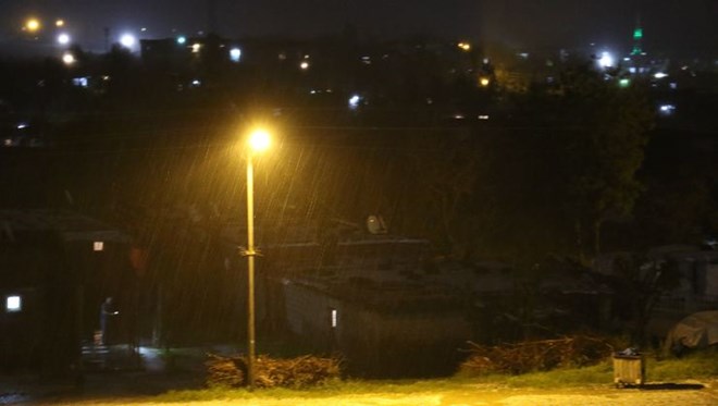 Diyarbakır'da aniden bastıran dolu yağışı hayatı felç etti