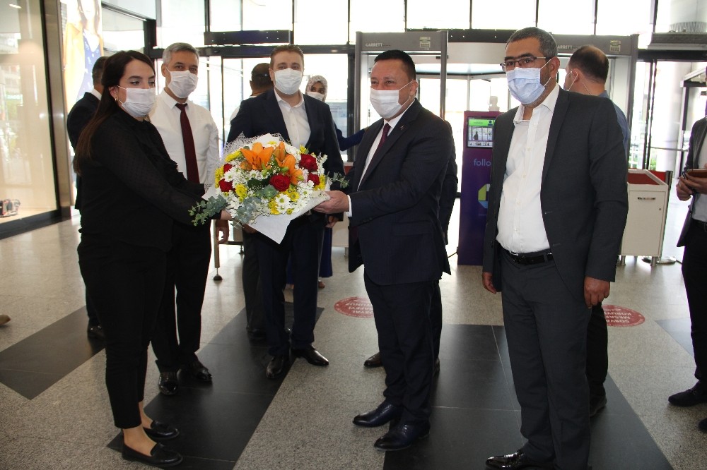 Diyarbakır’da AVM’ler de kapılarını ziyaretçilere açtı 