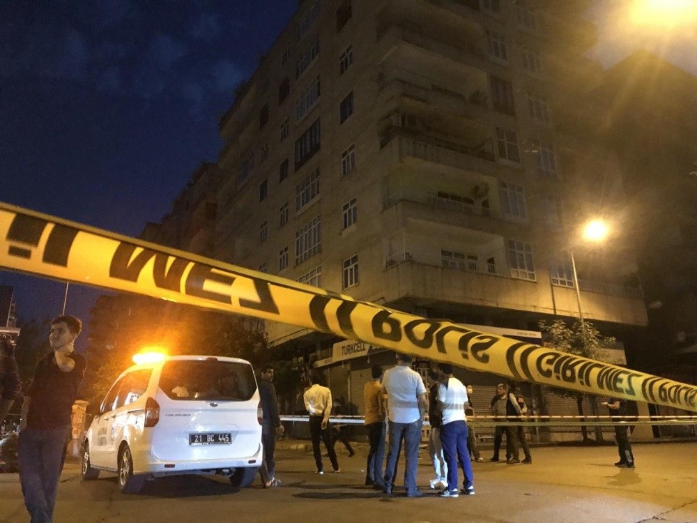 Diyarbakır’da binanın kolonları çatladı, 3 bina tedbiren boşaltıldı 