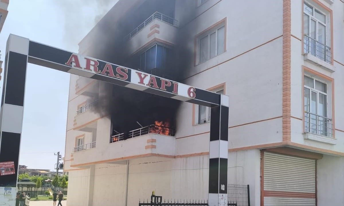 Diyarbakır'da bir evin balkonunda çıkan yangın söndürüldü