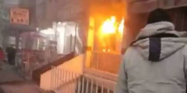 Diyarbakır'da bir işyeri küle döndü