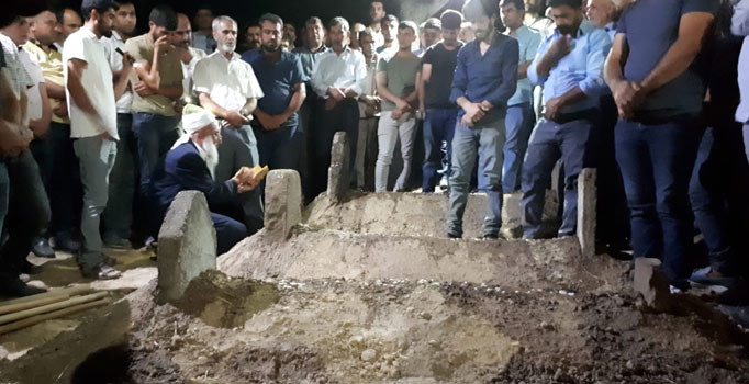 Diyarbakır'da boğulan 4 kadın yan yana toprağa verildi