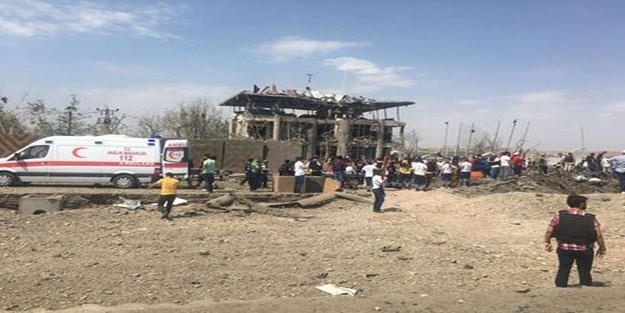 Diyarbakır'da bombalı saldırı!