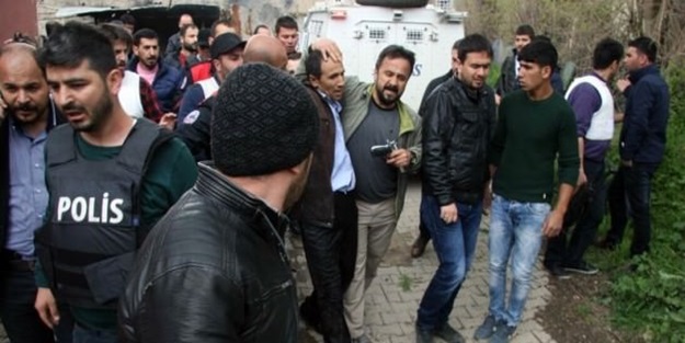 Diyarbakır'da çatışma: 2'si polis 3 yaralı