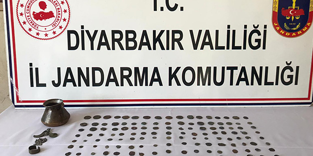 Diyarbakır'da çok sayıda bakır sikke ve tarihi obje ele geçirildi