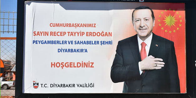 Diyarbakır'da Cumhurbaşkanı Erdoğan için Kürtçe pankart