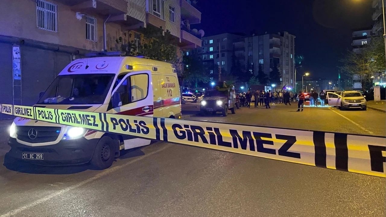Diyarbakır’da dehşet: 1’i polis 13 yaralı