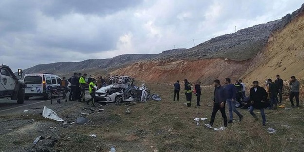 Diyarbakır'da feci kaza: Ölüler ve yaralılar var
