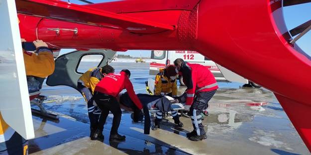 Diyarbakır'da gazdan etkilenen gence ambulans helikopterle ulaşıldı