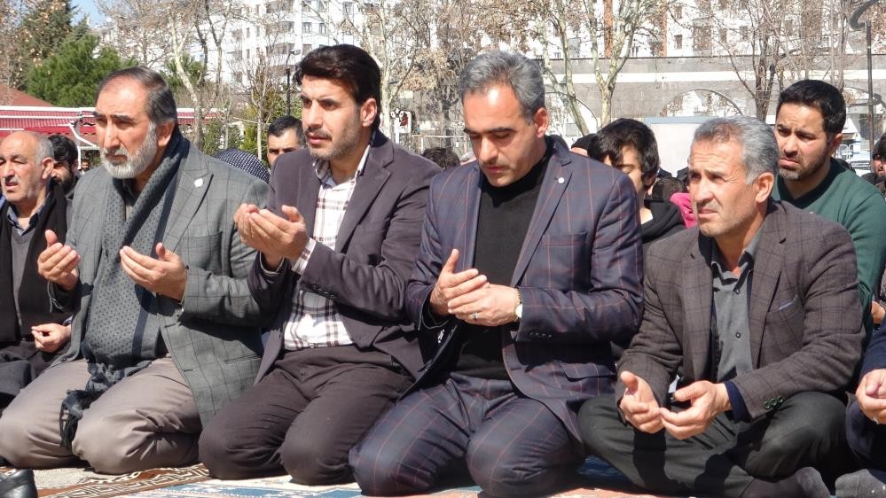 Diyarbakır'da gıyabi cenaze namazı