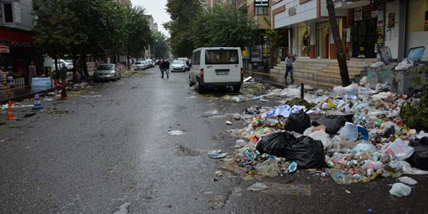Diyarbakır'da hayat felç! Otobüsler yine çalışmadı, çöpler toplanmadı
