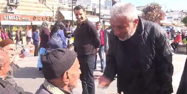 Diyarbakır'da HDP'lilere soğuk duş! HDP broşürünü yere atıp kovdu.