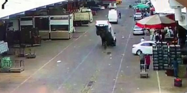 Diyarbakır'da inanılmaz kaza! Araba adeta şaha kalktı