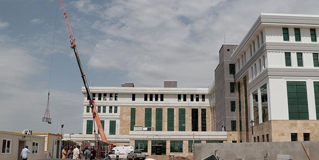 Diyarbakır'da işçiler iskeleden düştü: 1 ölü 1 yaralı