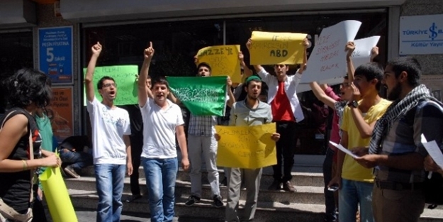 Diyarbakır'da İsrail, gençler tarafından protesto edildi