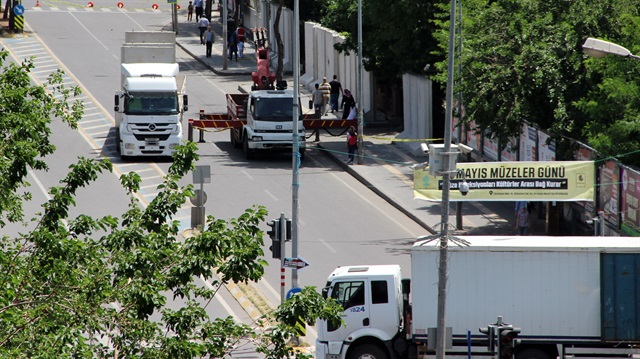 Diyarbakır'da istihbarat uyardı valilik beton bloklarla önlem aldı
