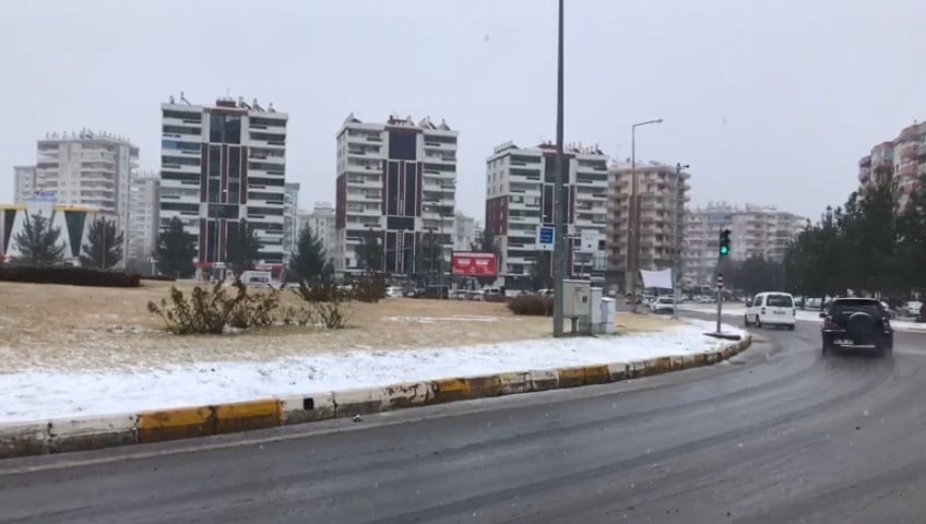 Diyarbakır’da kar yağışı hayatı olumsuz etkiledi 
