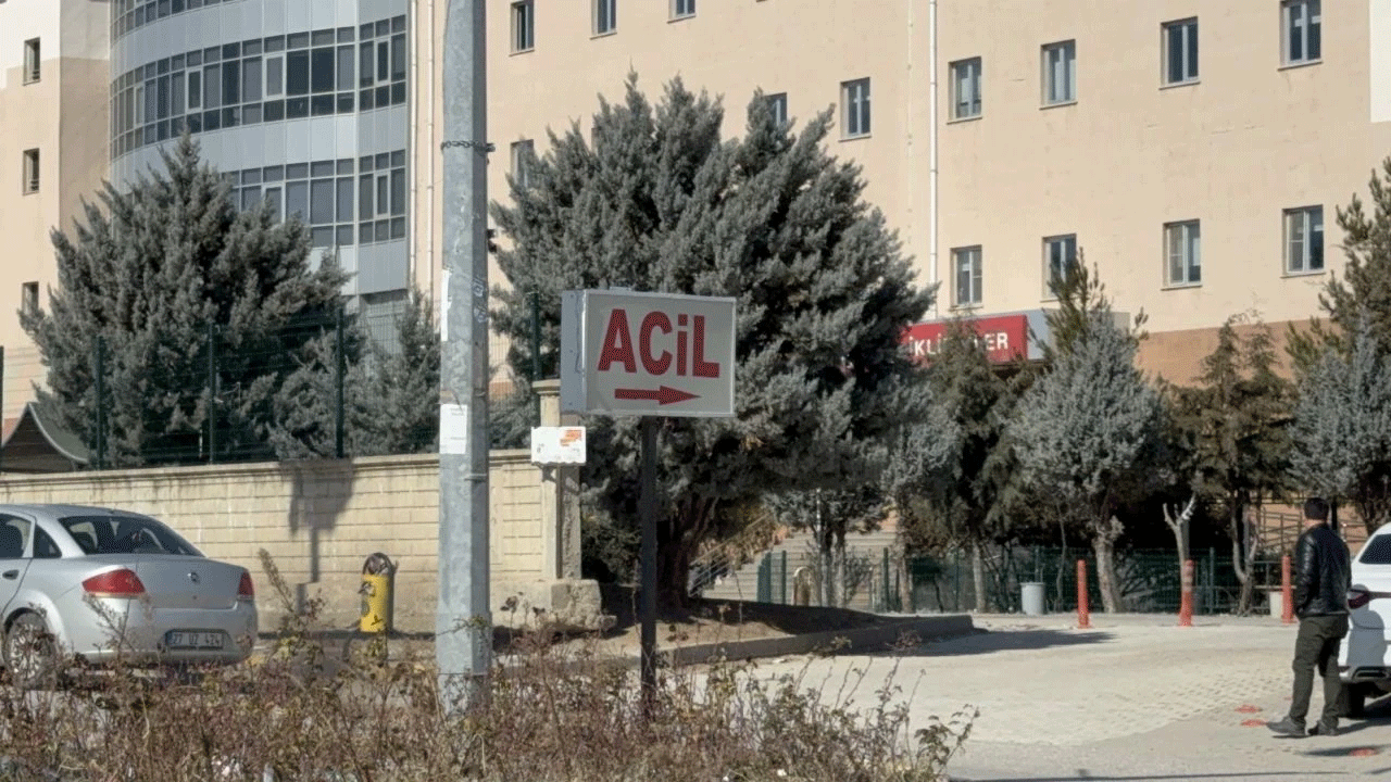 Diyarbakır'da korku dolu anlar! Baba bıçakla 2 çocuğunu yaraladı