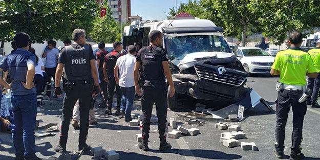 Diyarbakır'da korkunç kaza: 16 yaralı