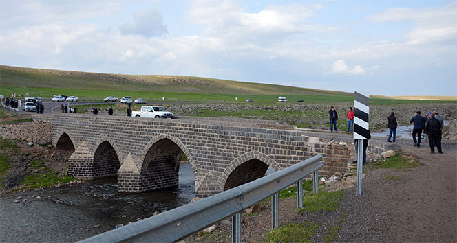 Diyarbakır'da köylülerin 'katliam köprüsü' tepkisi