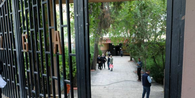 Diyarbakır'da lise bahçesi kan gölüne döndü