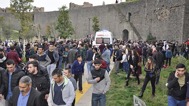 Diyarbakır’da metrelerce yükseklikteki surlardan düşen baba ve kızının durumu ağır