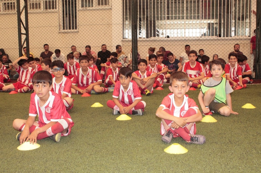 Diyarbakır’da minik futbolculara 2’inci seminer verildi 
