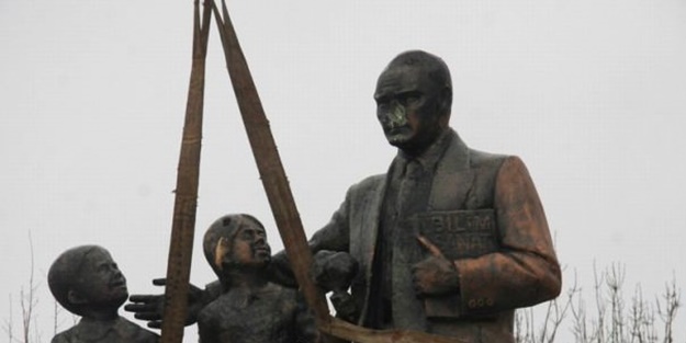 Diyarbakır'da M.Kemal heykeli kaldırıldı