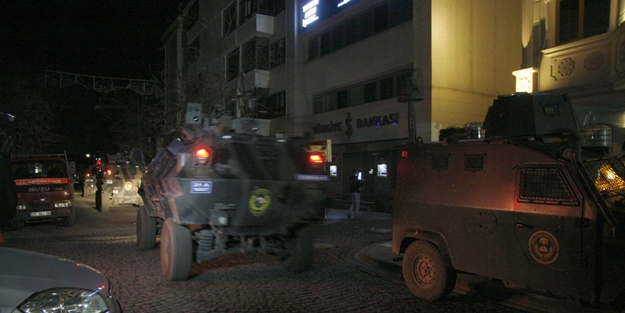 Saldırı yerine giden polis yaralandı