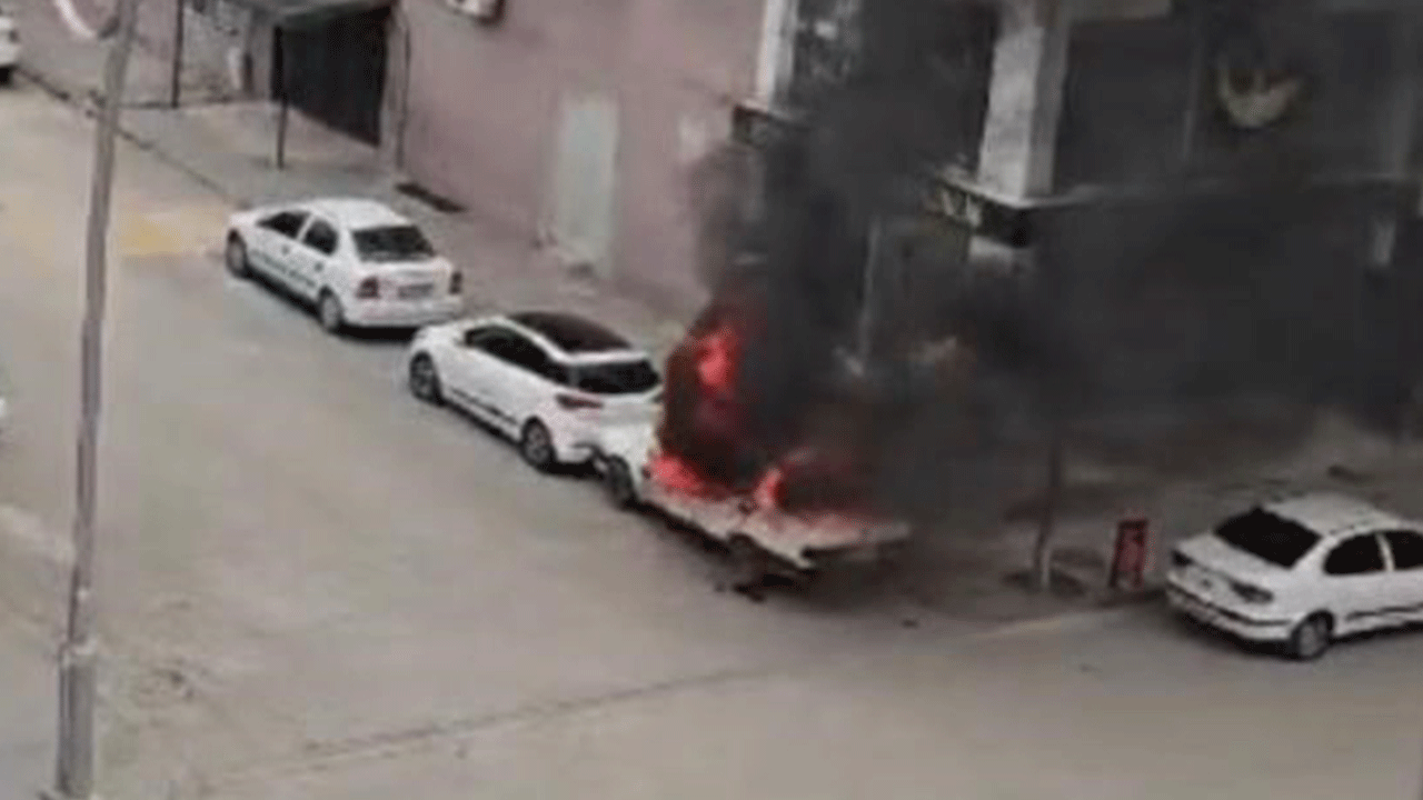 Diyarbakır'da park halindeki TOFAŞ alev alev yandı!