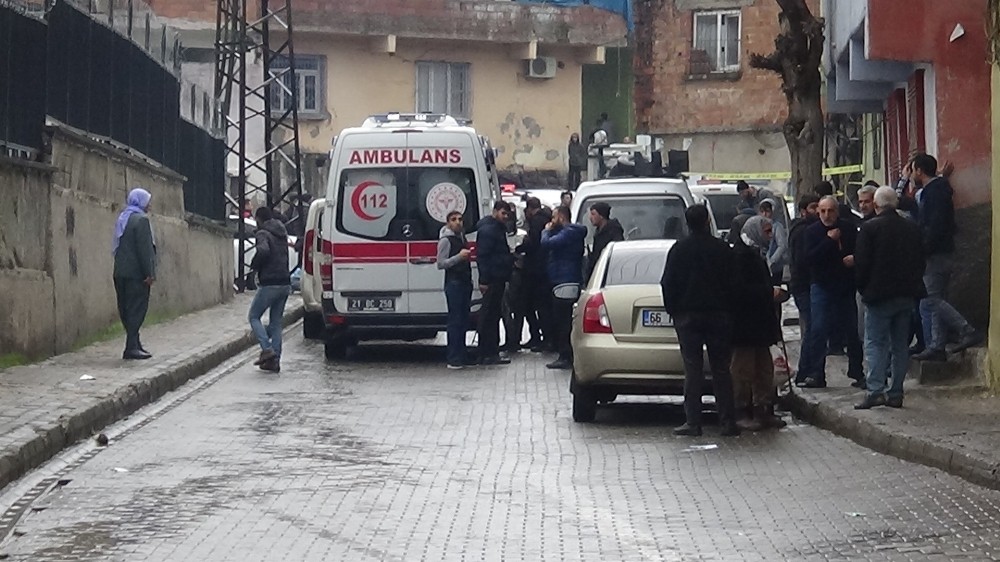 Diyarbakır’da park kavgasında silahlar konuştu: 2 yaralı 