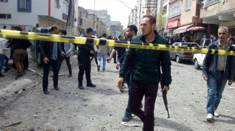 Diyarbakır'da patlama bölgesinde polis bu anonsu yapıyor