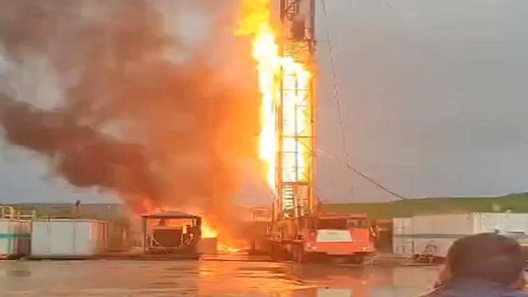 Diyarbakır’da petrol kuyusunda patlama: Patlamaya koşan işçi yakınları da yaralandı