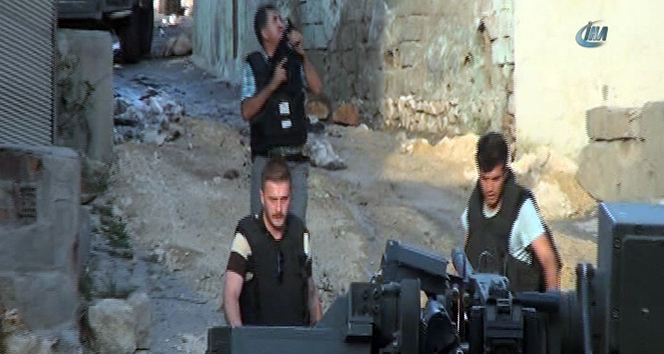 PKK yandaşları polisle çatıştı