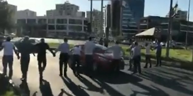 Diyarbakır'da HDP'liler yol kapatma eylemi yaptı!