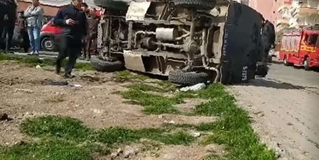 ​Diyarbakır'da polis aracı kaza yaptı!