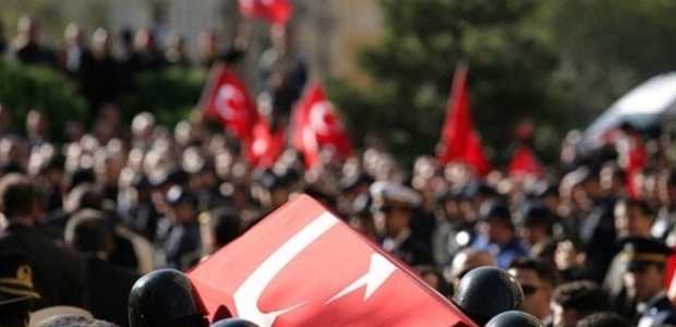 Diyarbakır'da polise hain saldırı