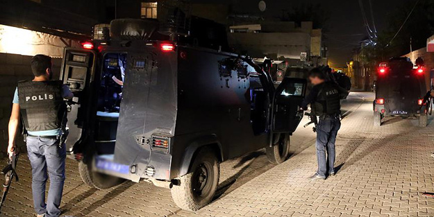 Polise bombalı saldırı! 1 terörist öldürüldü