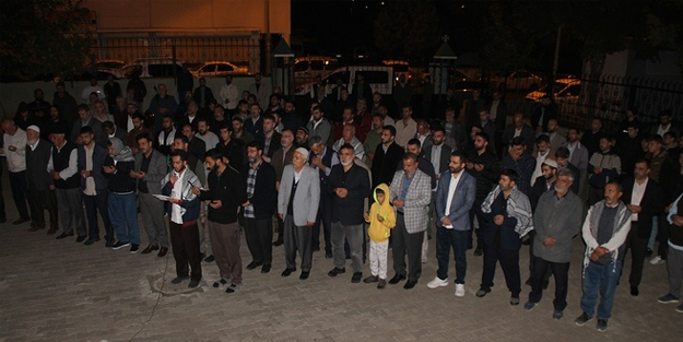 Diyarbakır'da sabah namazı sonrası Filistinliler için dua edildi
