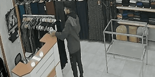 Diyarbakır'da sadaka kutusunu çalan hırsız her yerde aranıyor!