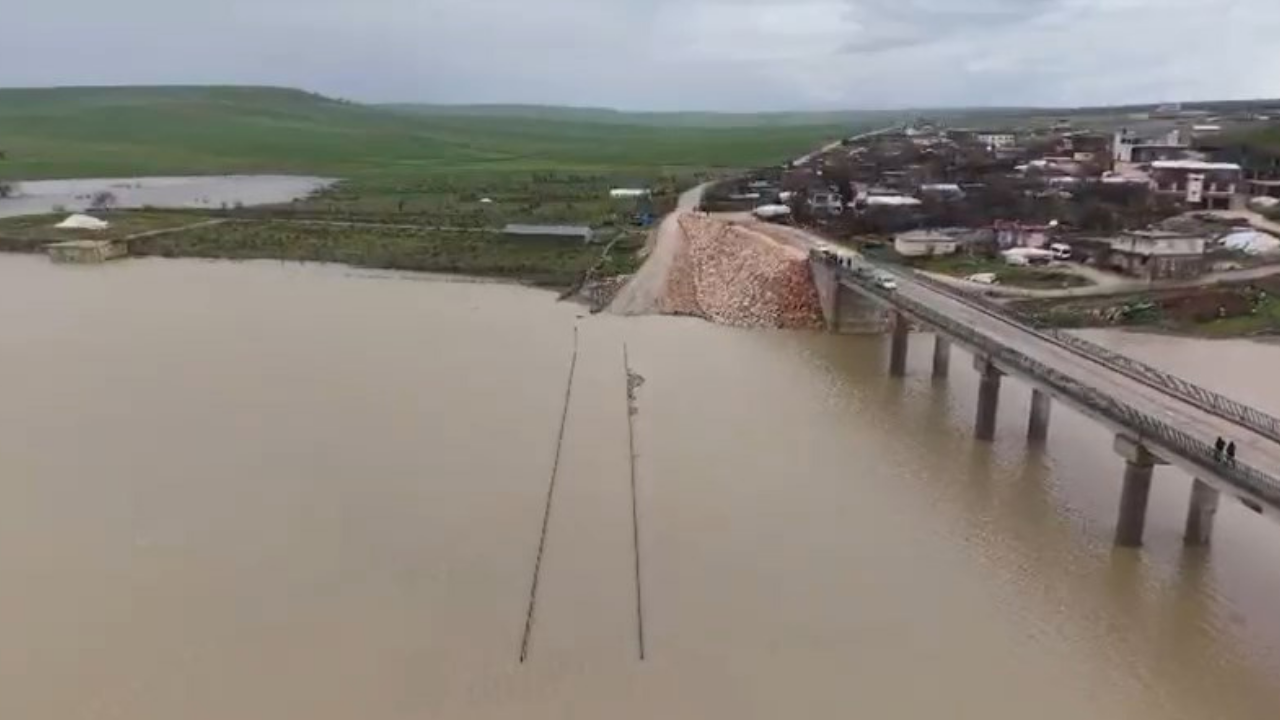 Diyarbakır’da sağanak; Ambar Çayı taştı, yol ve tarlalar sular altında kaldı
