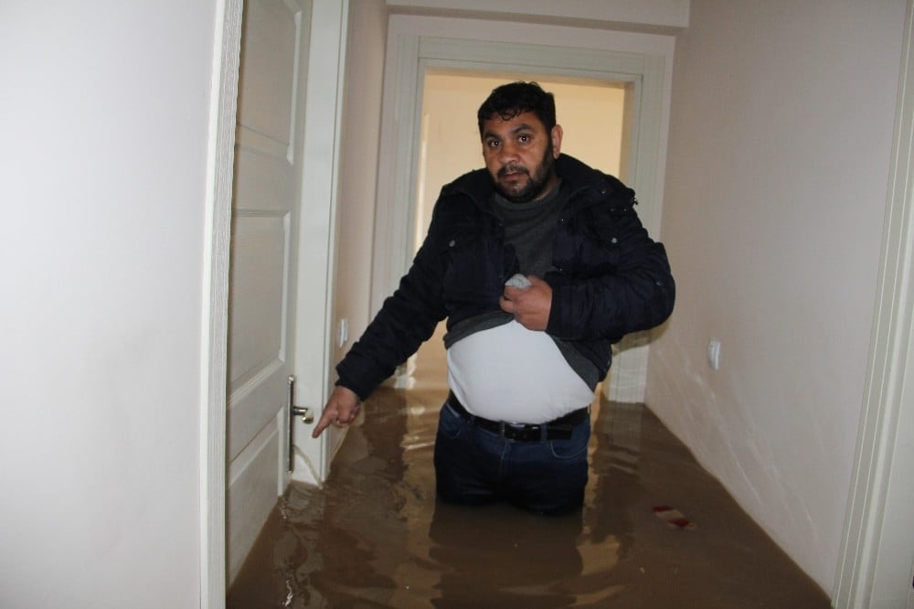 Diyarbakır’da sağanak yağış nedeni ile evler su altında kaldı 