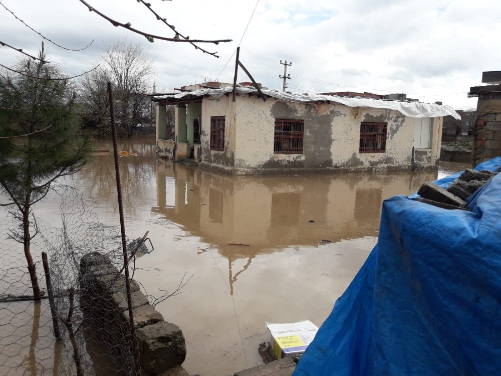 Diyarbakır’da sağanak yağış su taşkınlarına neden oldu 