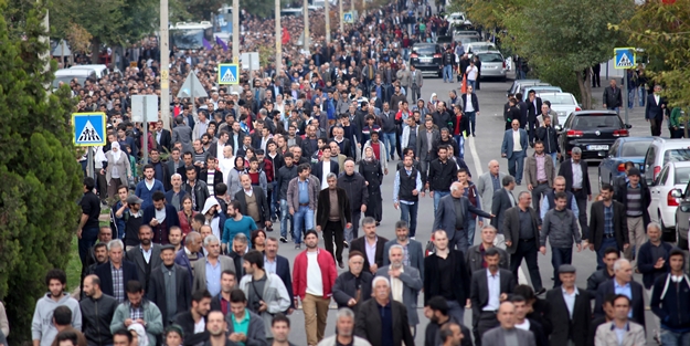 Diyarbakır'da 'sakin' Kobani yürüyüşü