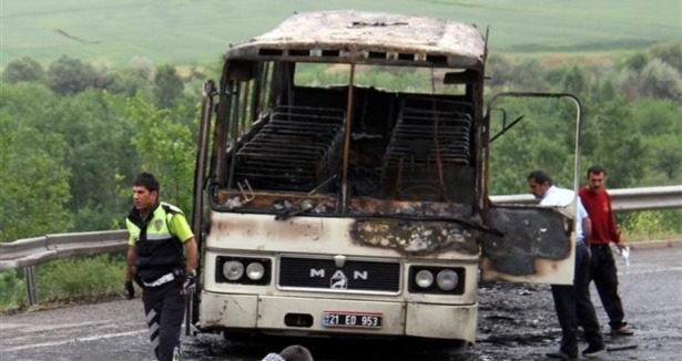 Diyarbakır'da servis aracına molotoflu saldırı