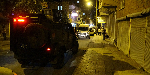 Diyarbakır'da sokak ortasında silahlı saldırı: 2 yaralı