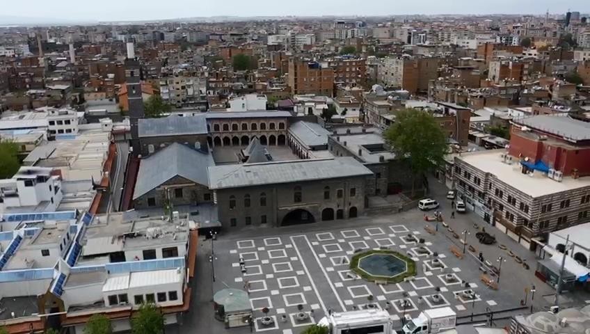 Diyarbakır’da sokaklar kısıtlamanın ikinci gününde de boş kaldı 