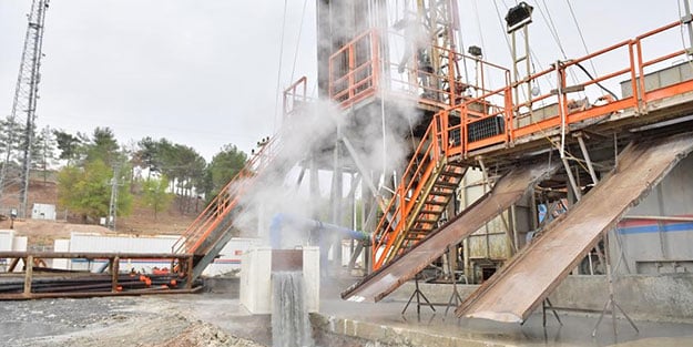 Diyarbakır'da sondaj vurulmuştu! 2 bin metre derinlikten müthiş haber geldi