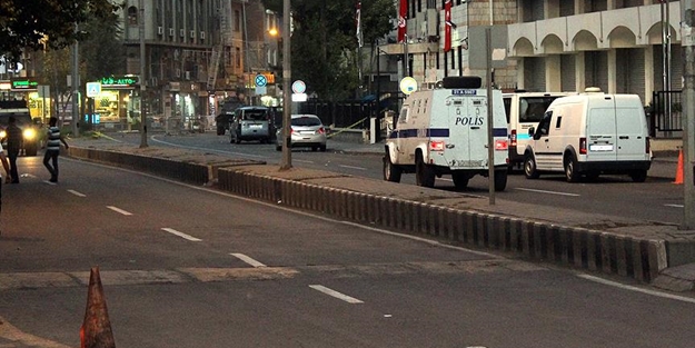 Diyarbakır'da şüpheli araç patlatıldı