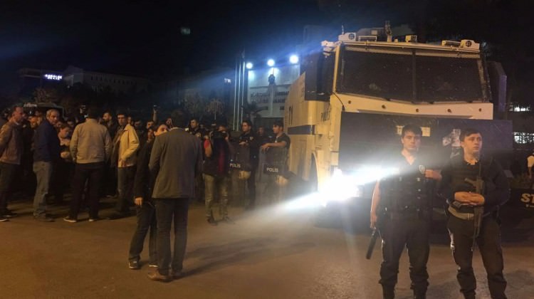 Diyarbakır'da tehlikeli provokasyon kalkışması!